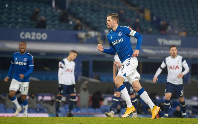 并成功斩获 并成功斩获